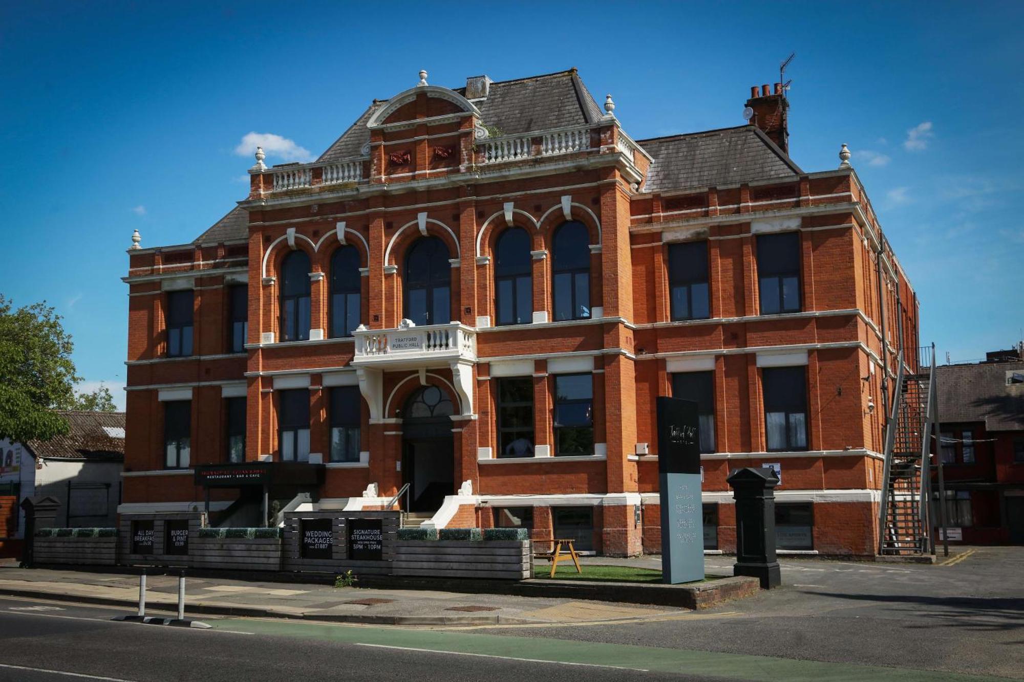 Trafford Hall Hotel Manchester, Trademark Collection By Wyndham Salford  Exterior photo