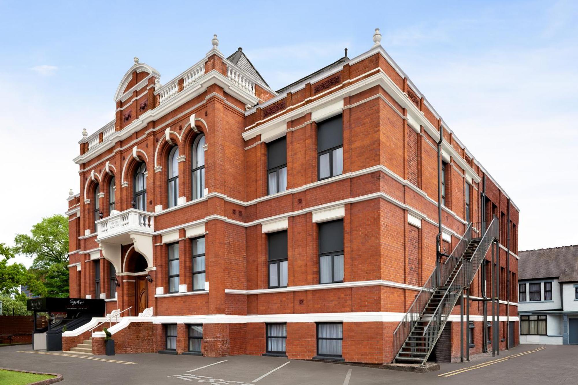 Trafford Hall Hotel Manchester, Trademark Collection By Wyndham Salford  Exterior photo