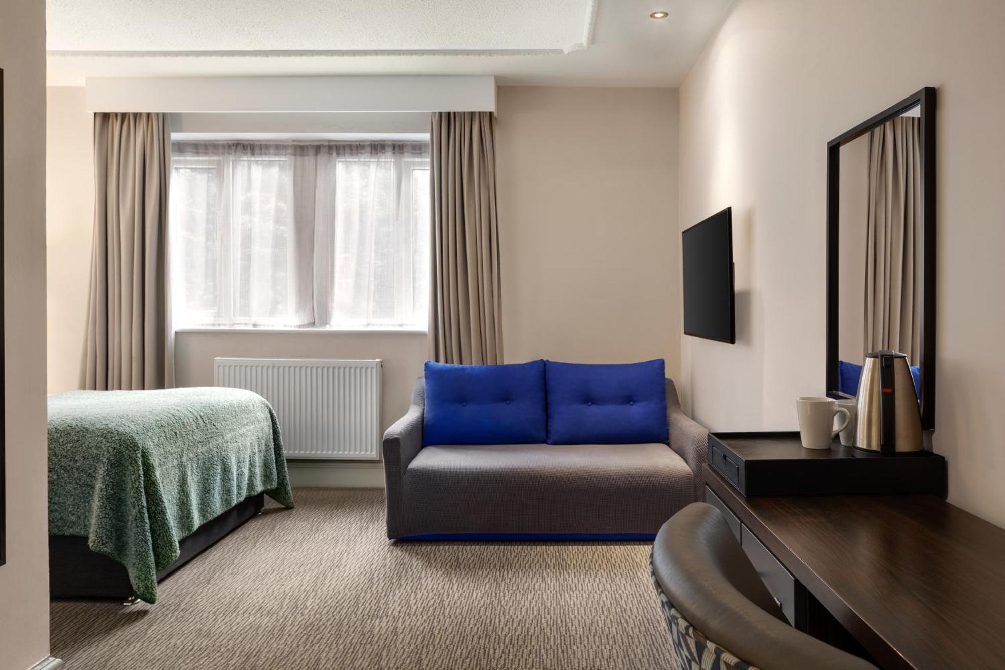 Trafford Hall Hotel Manchester, Trademark Collection By Wyndham Salford  Exterior photo